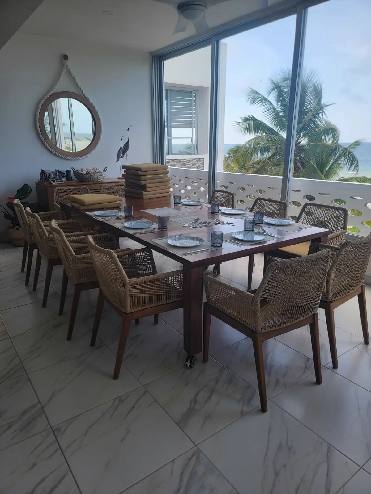 Comedor frente al mar, proyecto de diseño a medida fabricado por El Taller en Mérida